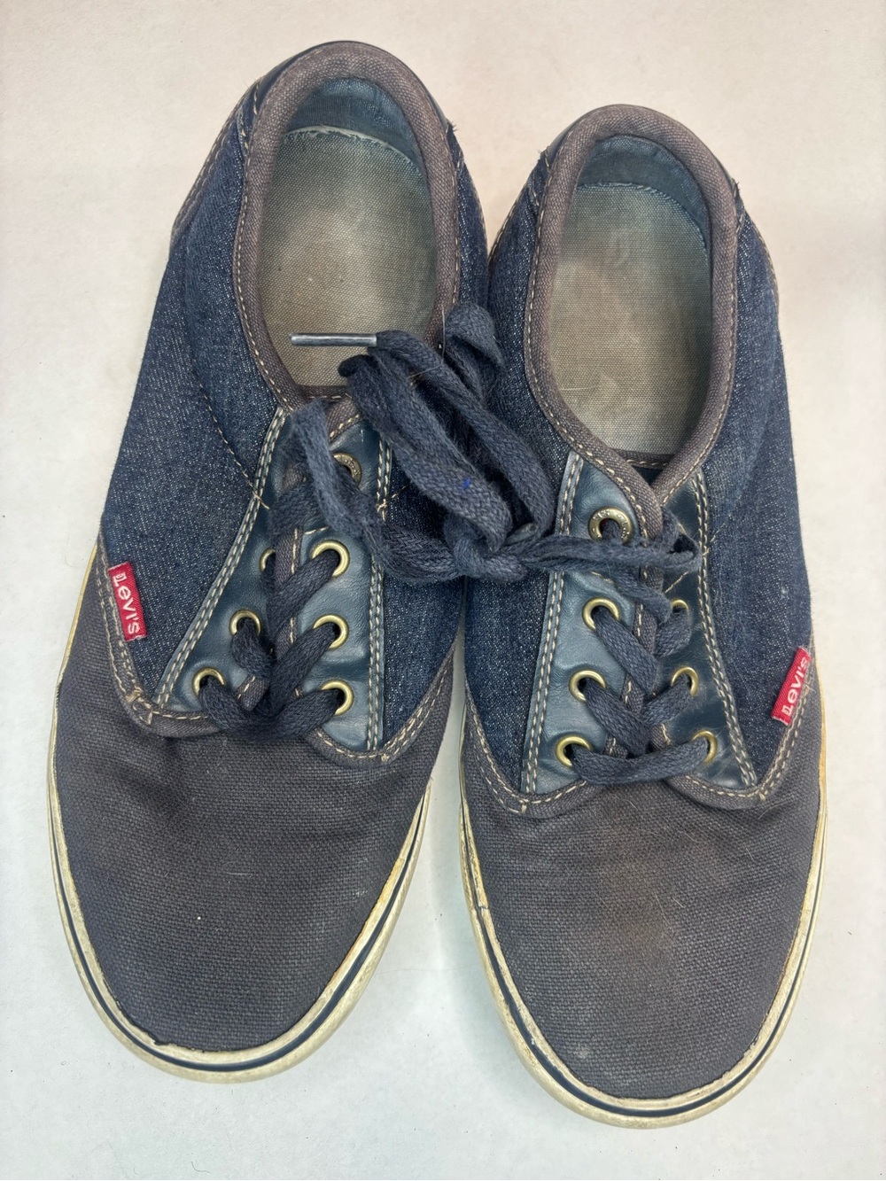 Kids Levi Sneakers - size 5